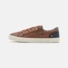 Pier One Unisex - Sneakers Laag - Cognac 1 Pier One Unisex - Sneakers Laag - Cognac -Pier One Schoenen Winkel 0345d60114fc49bd8eb2523800c38251