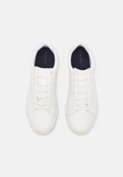Pier One Unisex - Sneakers Laag - White -Pier One Schoenen Winkel 3747494760f54e24afa52bab7dfce4dd