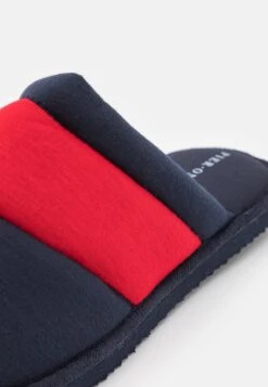 Pier One Unisex - Pantoffels - Dark Blue/Red -Pier One Schoenen Winkel 3873ff5ffc164a00938853720f513c10