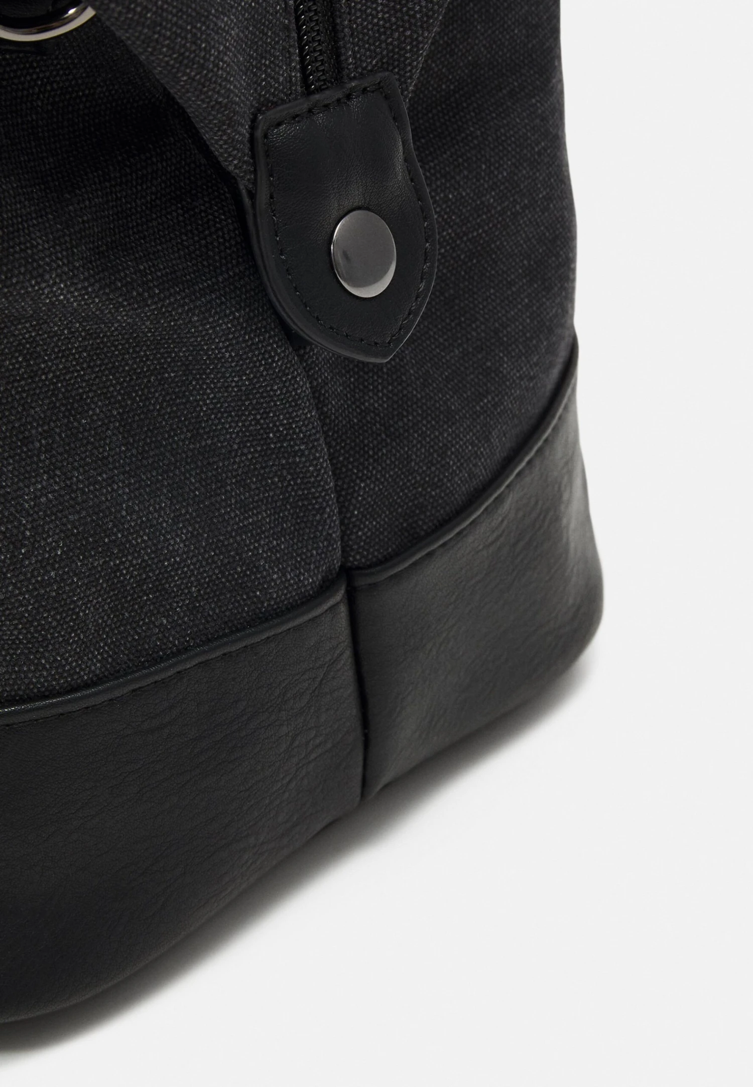 Unisex - Reistas - Black Pier One Unisex - Reistas - Black -Pier One Schoenen Winkel 390fd20969e24bffab2b5942d8c452e7 scaled