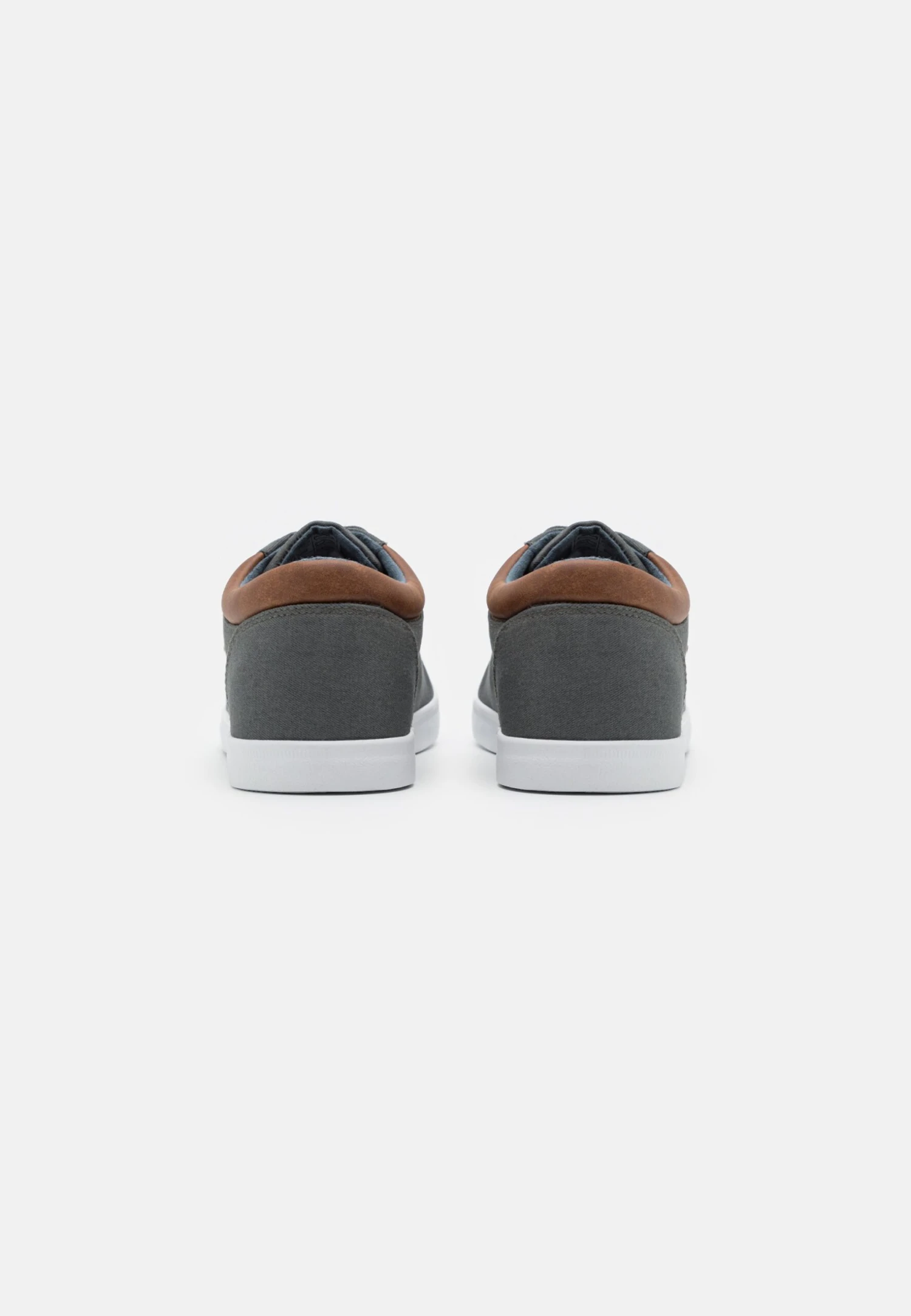 Unisex - Sneakers Laag - Grey Pier One Unisex - Sneakers Laag - Grey -Pier One Schoenen Winkel 4b65cf34cf5e47c0a6efdc07f3d8fa53 scaled