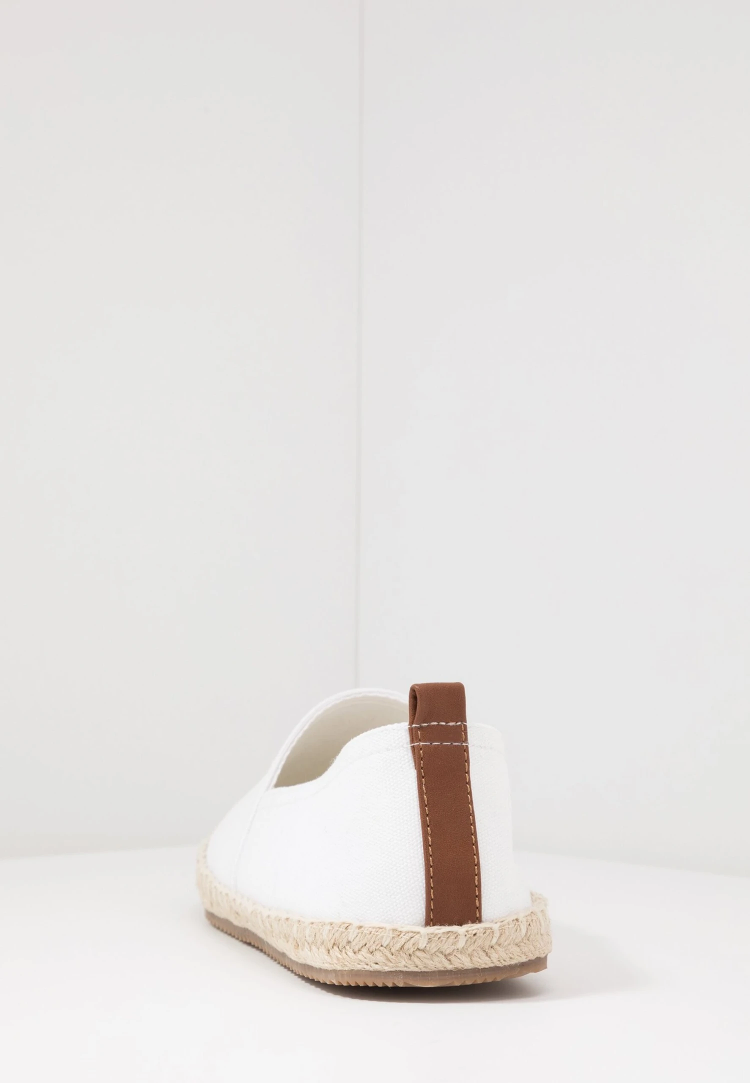 Rena Espadrille Unisex - Espadrilles - White Pier One Rena Espadrille Unisex - Espadrilles - White -Pier One Schoenen Winkel 4f1c7dae0cbb47efaca02a71fb79d125 scaled