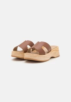 Pier One Leather - Clogs - Cognac -Pier One Schoenen Winkel 69b4795bfe1f42a7b872d6b88fa8c9c2