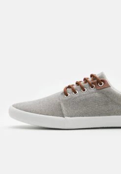 Pier One Unisex - Sneakers Laag - Light Grey 7 Pier One Unisex - Sneakers Laag - Light Grey -Pier One Schoenen Winkel 8f5660aa856d43a69db14e309615dd5c