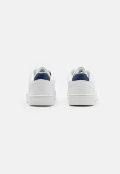 Pier One Unisex - Sneakers Laag - White -Pier One Schoenen Winkel 93e13f9726664f7eb7a2f449e1f27c05
