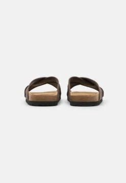 Pier One Unisex - Pantoffels - Brown 4 Pier One Unisex - Pantoffels - Brown -Pier One Schoenen Winkel b64bd94841374f58a4a8e2cf13040258