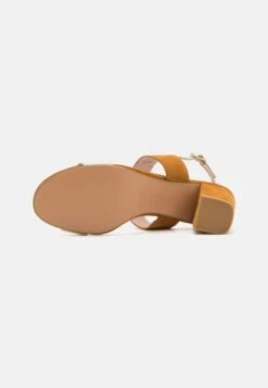 Pier One Leather- Sandalen - White/Cognac 6 Pier One Leather- Sandalen - White/Cognac -Pier One Schoenen Winkel cdd8b57c5133477f8fbebb682a16a8de