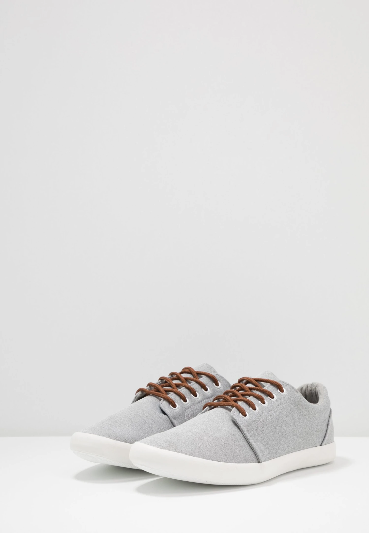 Unisex - Sneakers Laag - Light Grey Pier One Unisex - Sneakers Laag - Light Grey -Pier One Schoenen Winkel d4abf33656024362baf9be7350ecaf62 scaled