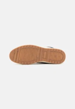 Pier One Sneakers Hoog - Cognac 6 Pier One Sneakers Hoog - Cognac -Pier One Schoenen Winkel eafa0ed86a51400d8543561b89d4c2c7